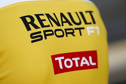 A Red Bull marad a Renault partnere: nem a saját erőforráshoz keresnek munkaerőt