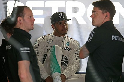 A Mercedes tévesen ítélte meg a helyzetet, elcseszték Hamilton győzelmét!
