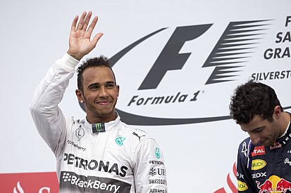 Hamilton: Elszerződöm a Mercedestől? Soha nem lehet tudni