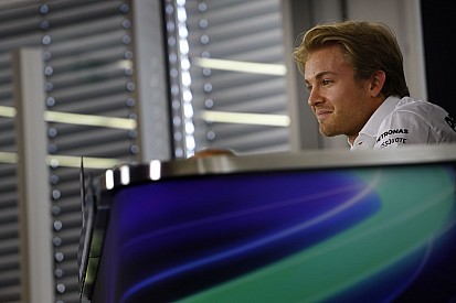 Rosberg nem boldog Hamilton kiesése miatt: Jobb lett volna szemtől szemben lerendezni a kérdést