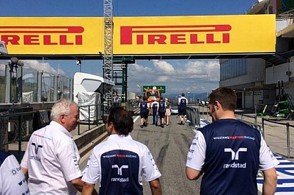 Massa is bejárta a Hungaroringet: Pályabejárás a Williamsszel
