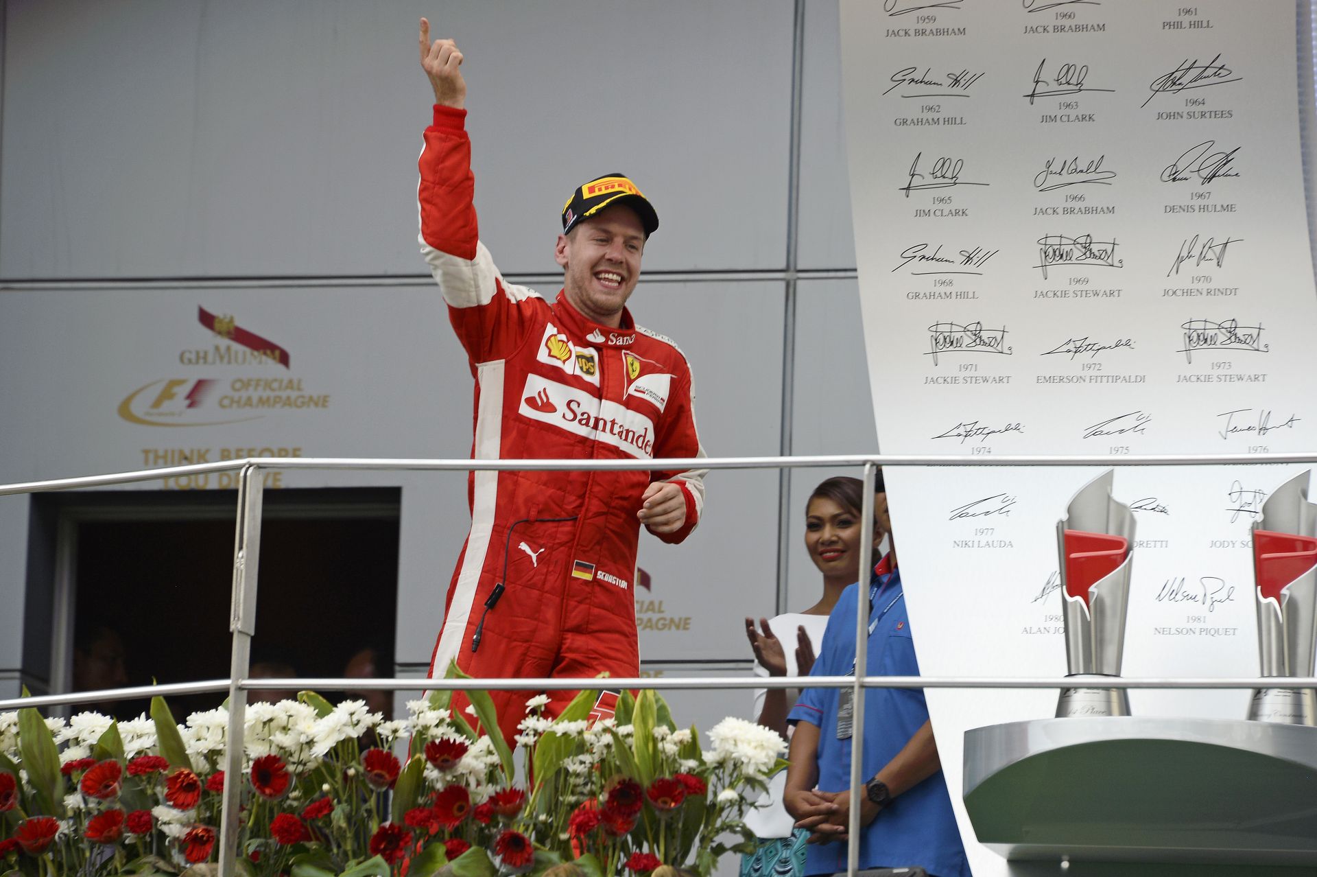 Ecclestone: A Ferrari megmutatta, hogy a Mercedes nem verhetetlen
