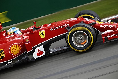 A Ferrari a fejlesztéseken, a Mercedes az egyenlő bánásmódon dolgozik
