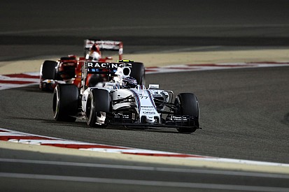 Bottas megvédi a Ferrarit: Vettel komoly nyomást gyakorolt rám 15 körön át