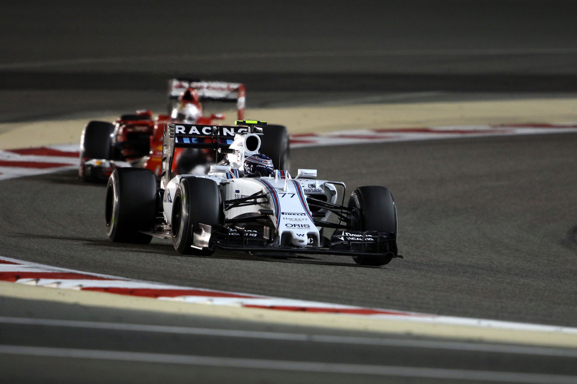 Bottas megvédi a Ferrarit: Vettel komoly nyomást gyakorolt rám 15 körön át