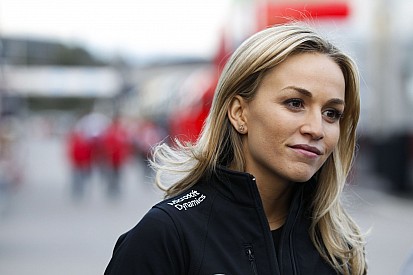 A Lotus női F1-es pilótája szerint csak féltékenyek rá a Forma-1-ben