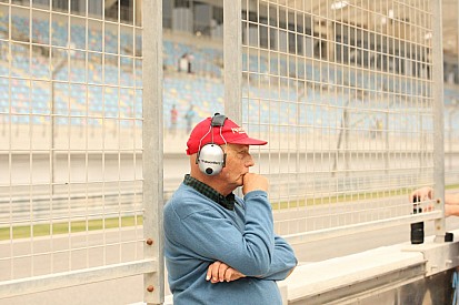 Ricciardo gyorsabb Vettelnél ugyanazzal az autóval: alkalmazkodnia kell a címvédőnek