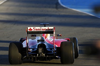 Rajtgyakorlat közben Vettel az új Ferrarival