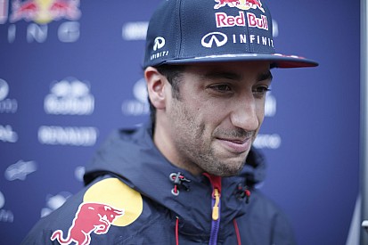 Egy újabb szerencsétlen nap a Red Bullnál: Megint a Renault