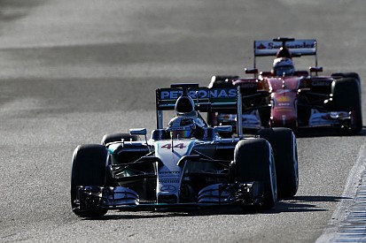 Hamilton nem tart a Ferraritól: hihetetlen, mennyire megy a Mercedes motorja