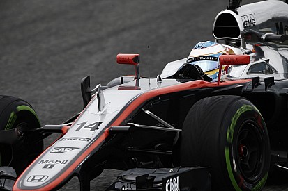 Dennis: Ha nem fizetik meg, akkor a McLarennek nem lesz főszponzora