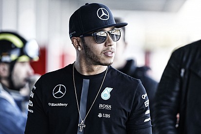 Hivatalos: Hamilton rosszul lett, és nem tudja folytatni a tesztet