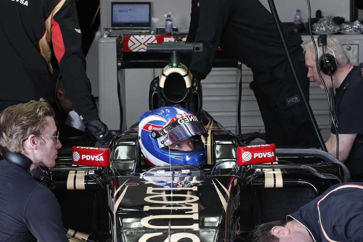 Palmer nagyon örül, Sainz is talált pozitívumot a második tesztnapon