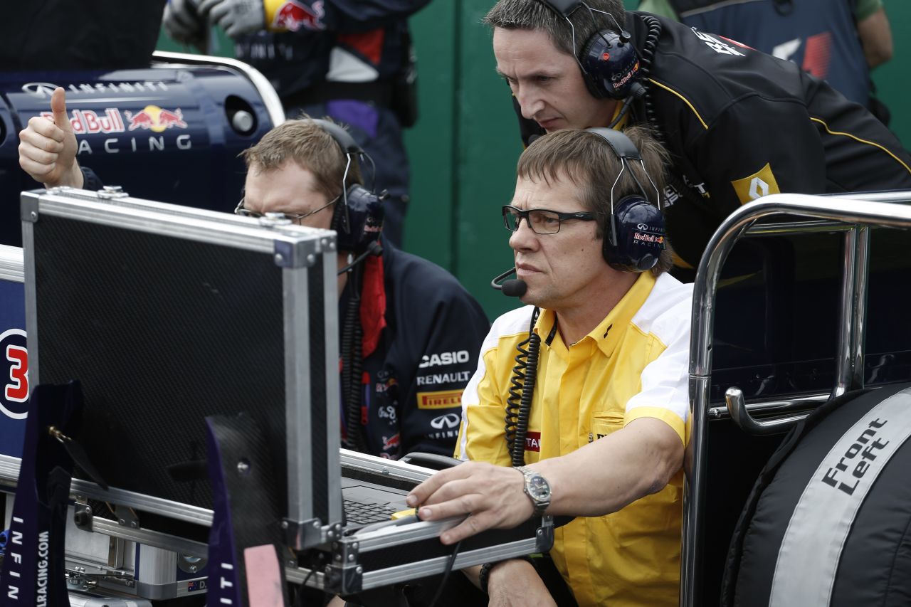 Villeneuve-nek nem tetszik a távvezérléses F1: hol marad a show?