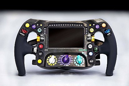 Van mivel babrálni: bemutatkozik a Mercedes W05 "agya"