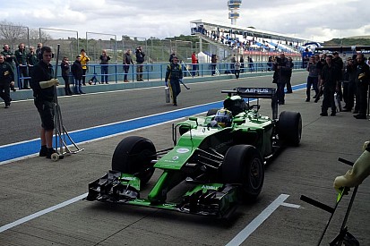 Lehullt a lepel a 2014-es F1-es Caterham versenygépről