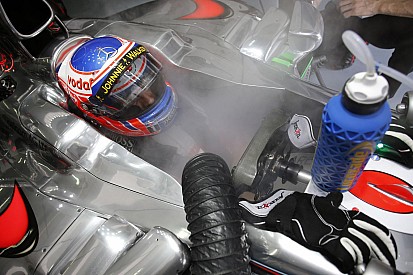 Bahreini Nagydíj 2013: Videón Button és Pérez csatája