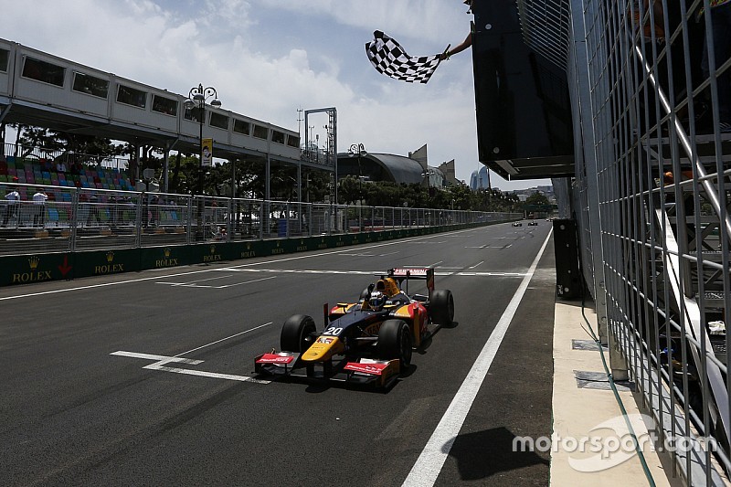 Gara 1: primo acuto di Giovinazzi nel demolition derby di Baku