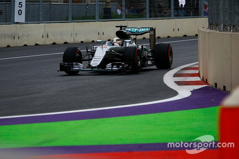 ヨーロッパGPフリー走行3回目:メルセデスが圧倒的な速さ。ライバルに1秒差で1-2独占
