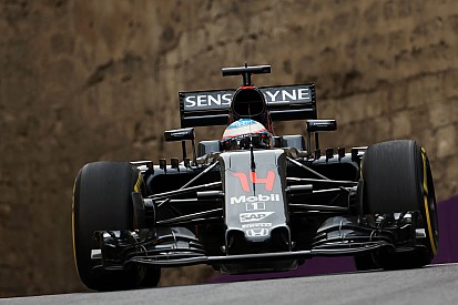 Алонсо рассказал о потерях McLaren на главной прямой