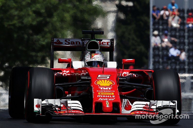 Vettel verbaast zich over grote achterstand Ferrari op Mercedes