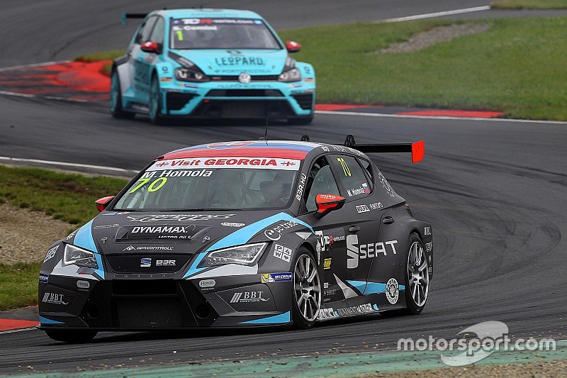 TCR Oschersleben: Mato Homola wint spectaculaire openingsrace