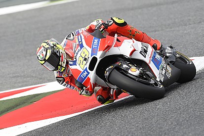 Assen, Libere 1: Andrea Iannone brilla nel dominio Ducati