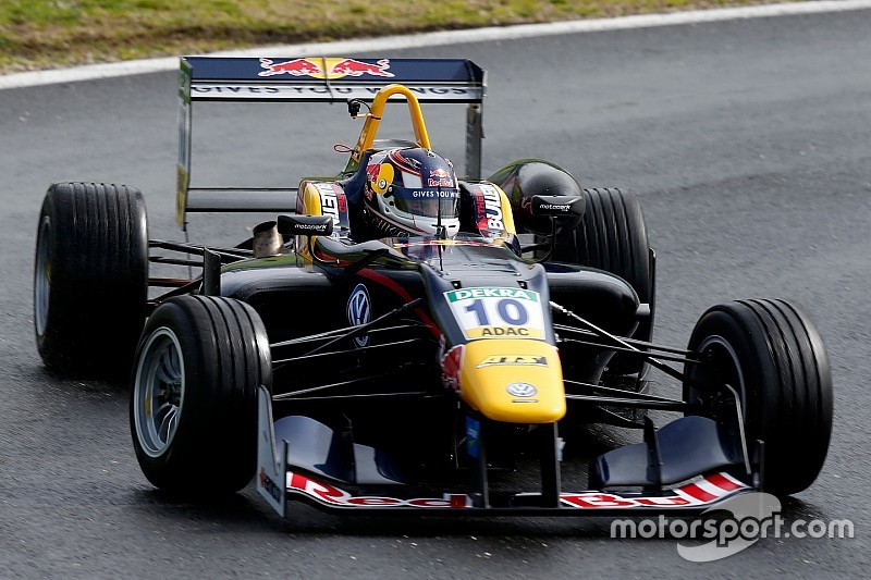 Niko Kari sugli scudi nelle Libere 2 del Norisring. Male Lorandi