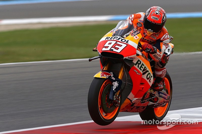 Lo scooter di un fotografo ha salvato le Qualifiche di Marquez