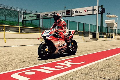 Stoner completa su primera jornada de test en Misano