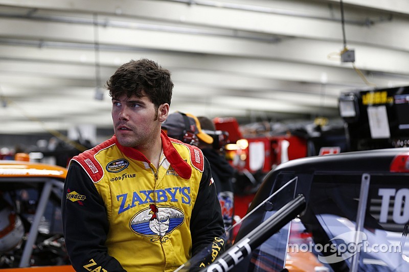 NASCAR multa a Townley y Gallagher por pleito
