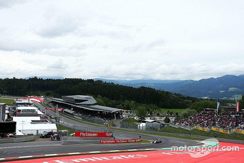 На Red Bull Ring замінили бордюри для запобігання виїзду пілотів за межі траси