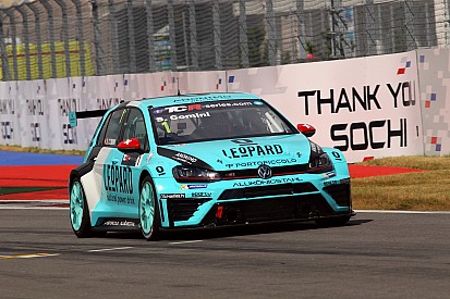 TCR Sochi: Comini leidt van start tot finish in race 1