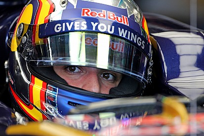 Sainz explica por qué montaron un motor usado