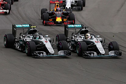 Hamilton en Rosberg krijgen plannen Mercedes te horen