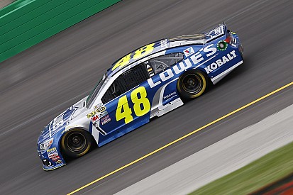 El mal clima interrumpe la práctica de NASCAR