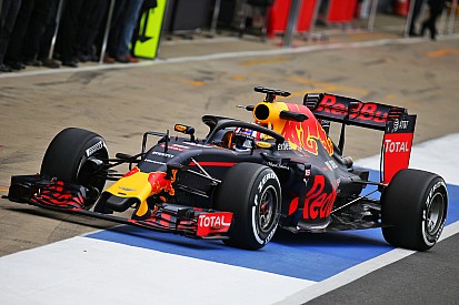 Red Bull probeert halo uit tijdens eerste testdag op Silverstone