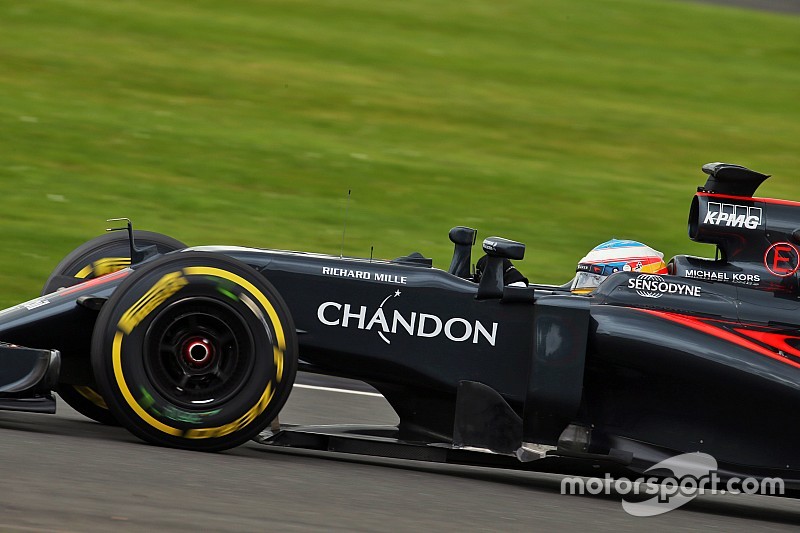 Silverstone, Day 1, ore 15: la pioggia tiene davanti Alonso
