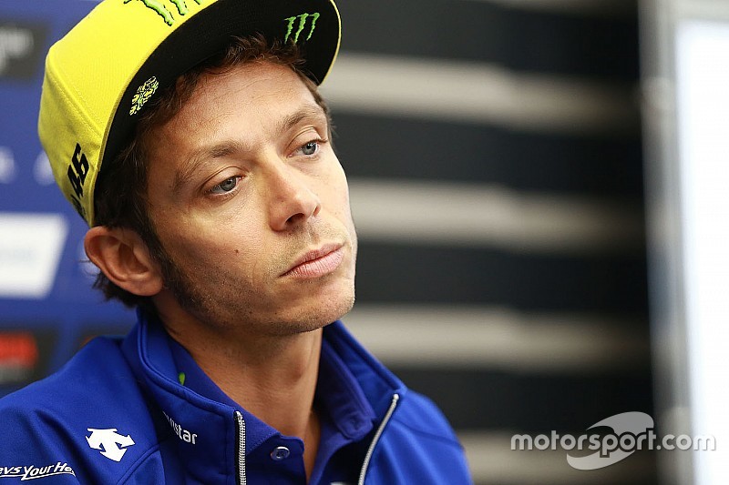 Rossi baalt van koele weersomstandigheden op eerste dag