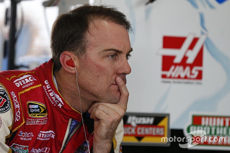 Kevin Harvick decepcionado por las fallas en pits
