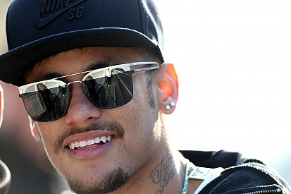 Neymar desafía a Hamilton en el juego de "dominadas" virtual