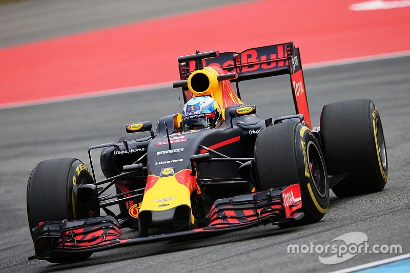 Ріккардо очікує на щільну боротьбу між Ferrari та Red Bull