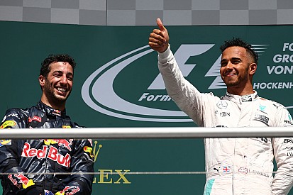 Hamilton ironiza sobre Red Bull