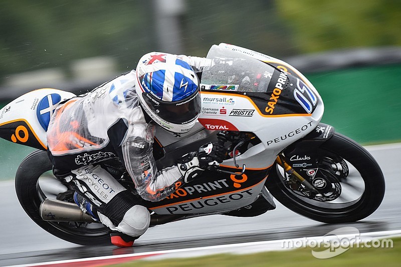 WK-leider Binder crasht aan kop in Brno, regenzege voor McPhee
