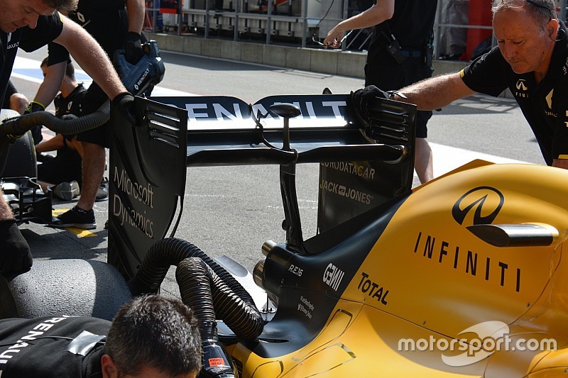 Renault: l'ala posteriore molto scarica non convince