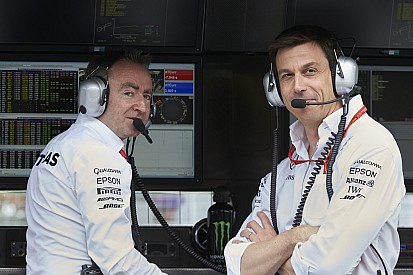 Wolff: "Als McLaren gek genoeg is om Vandoorne niet te nemen, zorg ik voor een zitje"