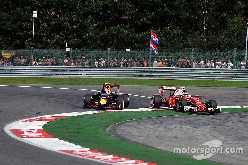 Column Tom Coronel: Max denkt alleen maar: ‘Fuck you all, ik wil winnen!’