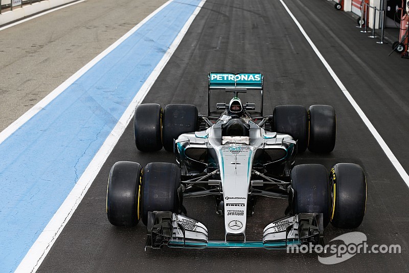 Mercedes en Ferrari testen 2017-banden in Frankrijk en Spanje