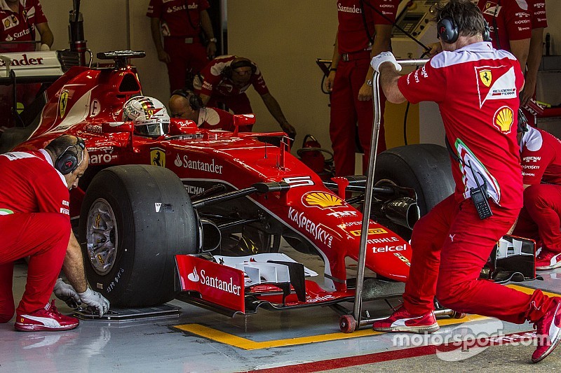 Ferrari завершили тести в Барселоні