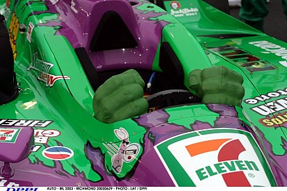 Hülkenberg Hulk-os tortát kapott 100. F1-es versenyére - mint egy szuperhős!